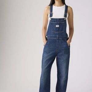 LEVIS Women's Blue Denim Overalls Size M